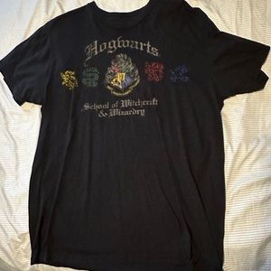 Hogwarts tee. Universal Studios. Men’s Large